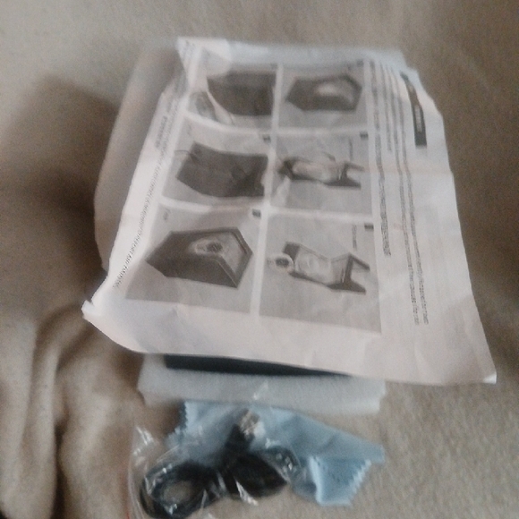 Black and Cream Accessories with Stylish Design - Picture 9 of 9